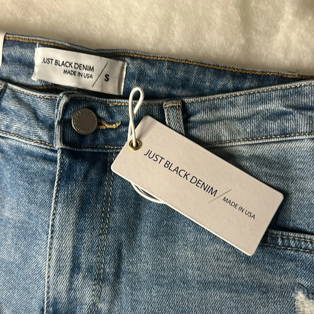 NWT JUST BLACK DENIM mid-rise mini distressed fray hem light denim - Picture 4 of 6